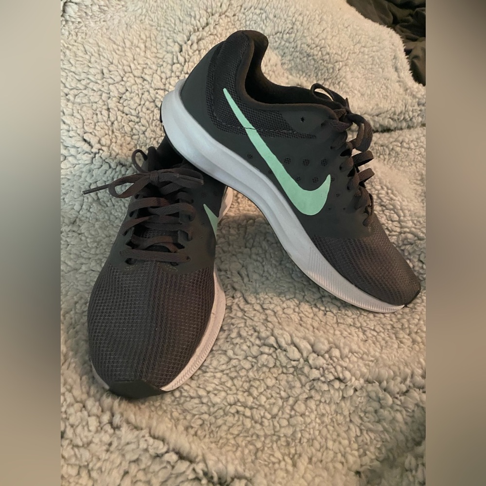 Women’s Nike Downshifter 7 -Size 8.5